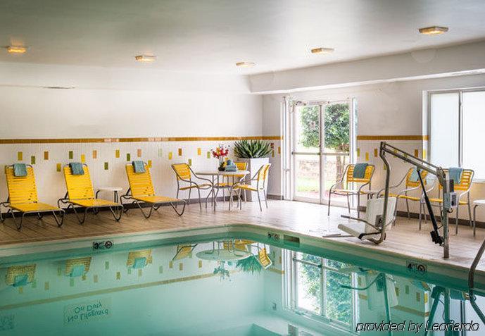 Fairfield Richmond Hotel 3*